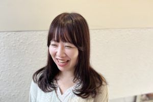 後れ毛で小顔効果